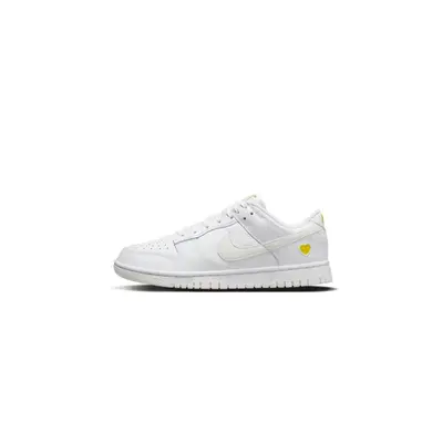 chaussures Nike Dunk Low Yellow Heart