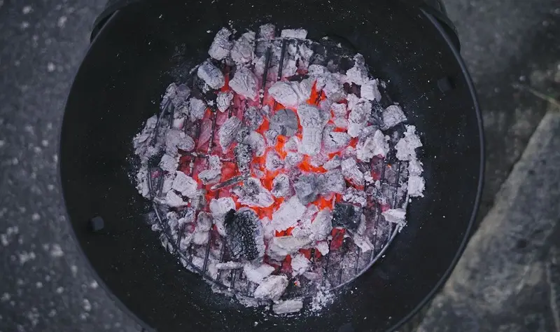 Barbecue avec charbon