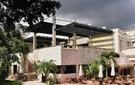 Pergola bioclimatique à nettoyer