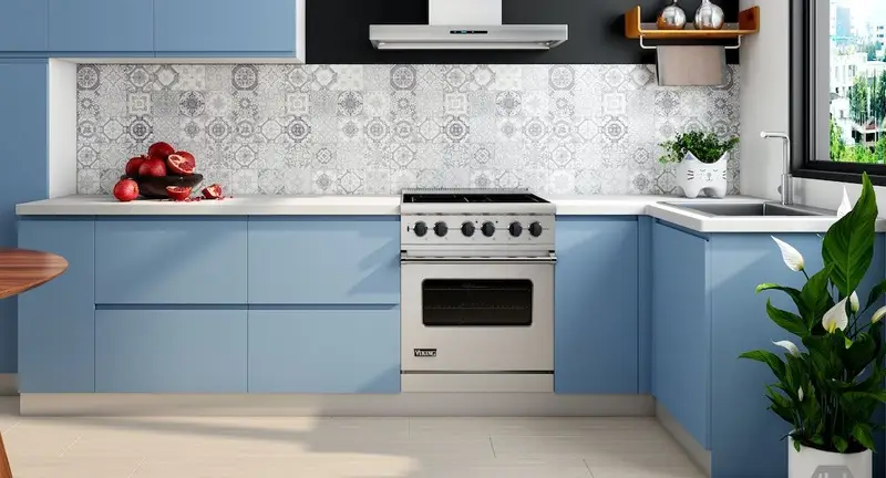 Cuisinière installée dans une cuisine