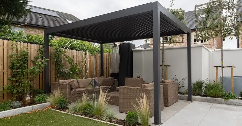 Pergola bioclimatique noire